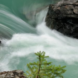 Langzeitbelichtung breiter Wasserfall in Canada 2