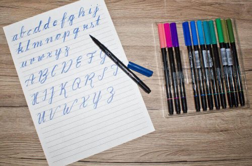 Brush Letter Alphabetübungen und Pinselstifte