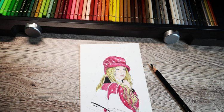 Mädchen malen mit Polychromos