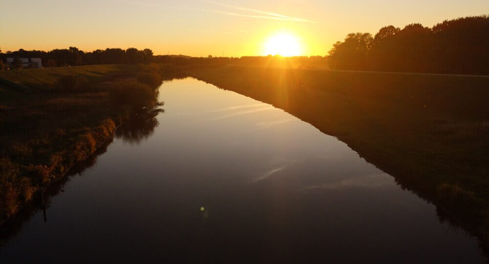 Fluss Fotovorlage: Flusslandschaft Sonnenuntergang 4