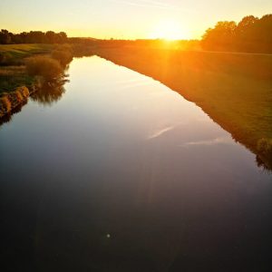 Flusslandschaft mit Sonnenuntergang 5