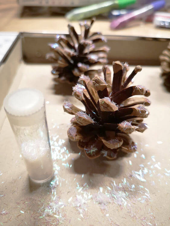 Weihnachtsbaumschmuck basteln mit Glitter