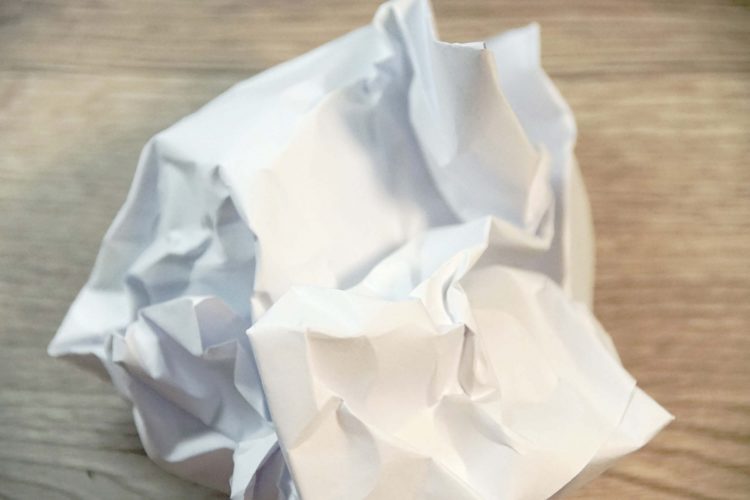 Zerknülltes Papier