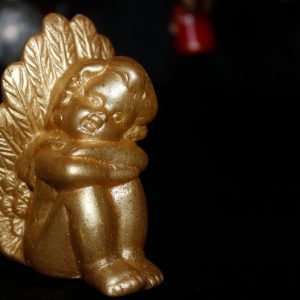 Fotovorlage zum Abzeichnen: Goldener Engelfigur 1