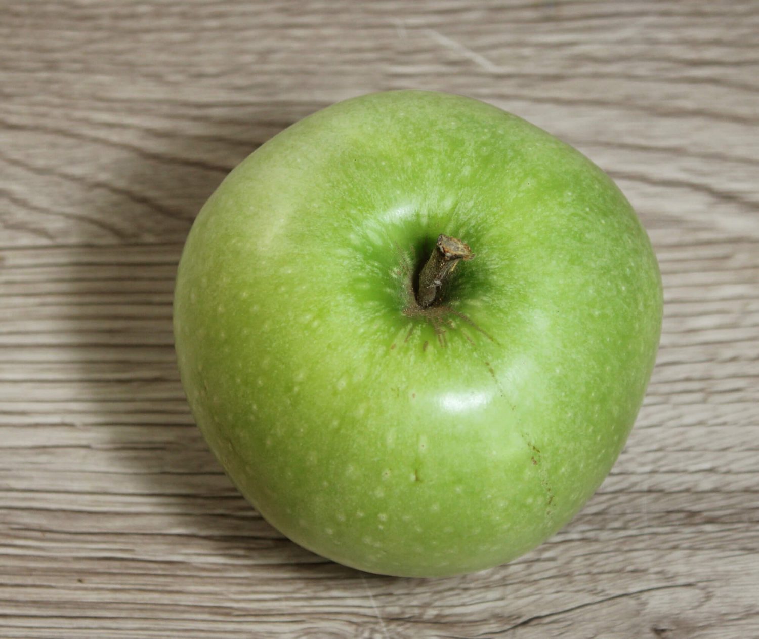 Grüner Apfel in Draufsicht