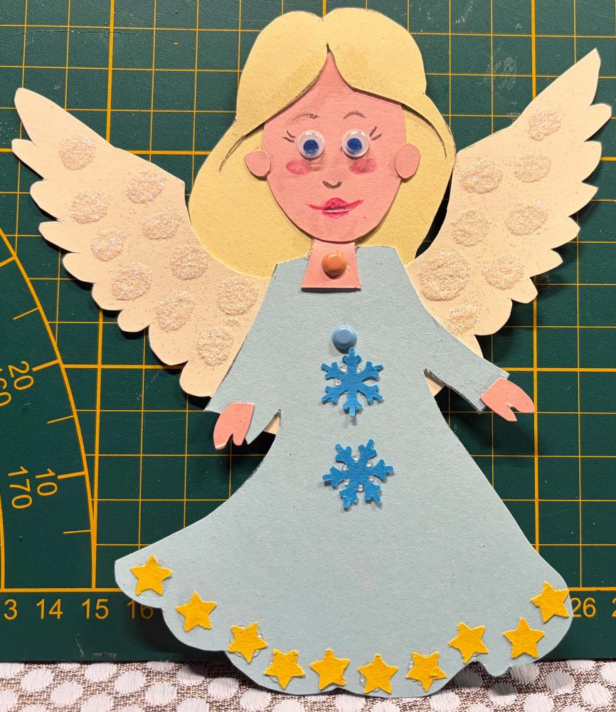 Engelchen basteln - fertiger Engel