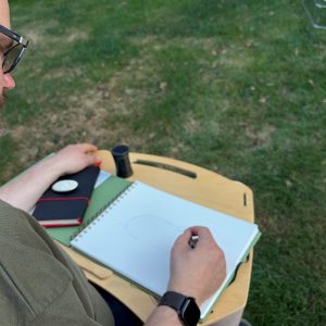 über die Schulter blicken beim Zeichnen